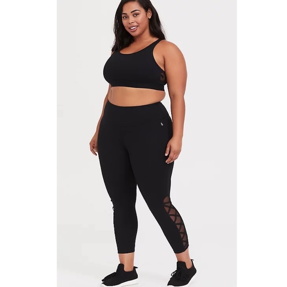 torrid Pants - *TORRID* NWT Black Crop Performance Core Lattice Leggings